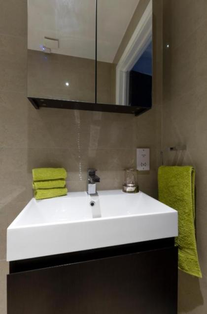 Luxury Central City of London Apartments - image 11
