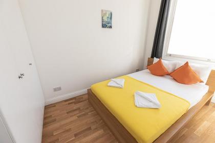 Fantastic Stays at Camden - image 10