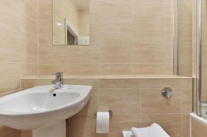 Fantastic Stays at Camden - image 15