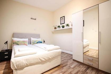 Fantastic Stays at Camden - image 20