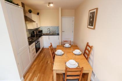 Fantastic Stays at Camden - image 8