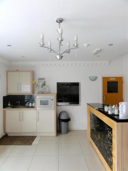 Skylark Guest House - image 12