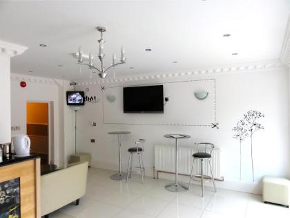 Skylark Guest House - image 18