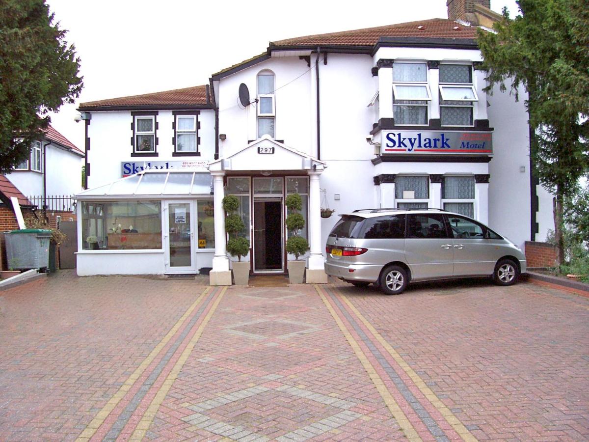 Skylark Guest House - image 7