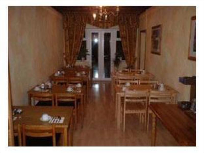 Warwick Lodge - main image