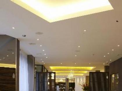 Park Grand London Heathrow - image 29