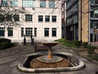 One Bed Serviced Apt in Farringdon - image 10