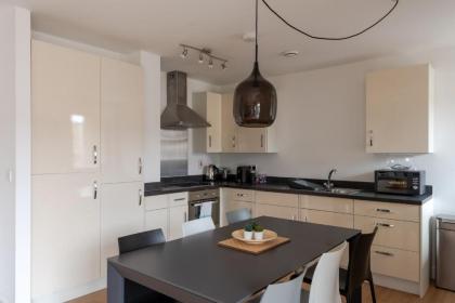 GuestReady - London Urban Retreat at East End - image 8