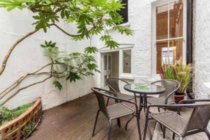 Spacious Soho Home On Quaint Cobbled Street