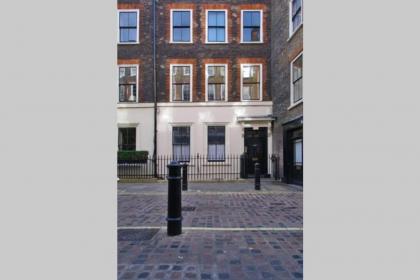 Spacious Soho Home On Quaint Cobbled Street - image 10