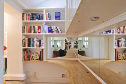 Spacious Soho Home On Quaint Cobbled Street - image 11