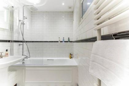 Spacious Soho Home On Quaint Cobbled Street - image 15