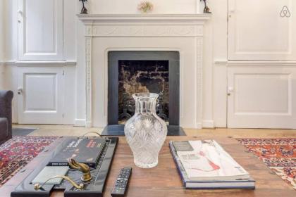 Spacious Soho Home On Quaint Cobbled Street - image 16