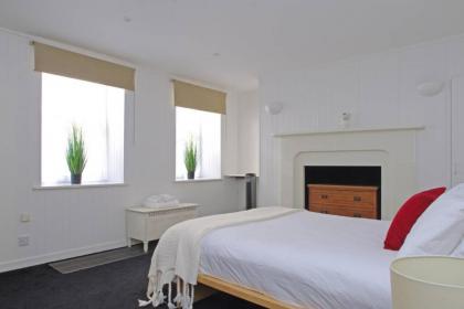 Spacious Soho Home On Quaint Cobbled Street - image 17
