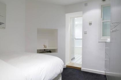Spacious Soho Home On Quaint Cobbled Street - image 18