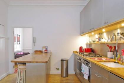 Spacious Soho Home On Quaint Cobbled Street - image 2