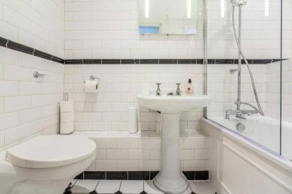 Spacious Soho Home On Quaint Cobbled Street - image 5