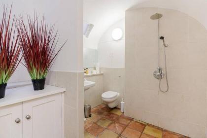 Spacious Soho Home On Quaint Cobbled Street - image 8