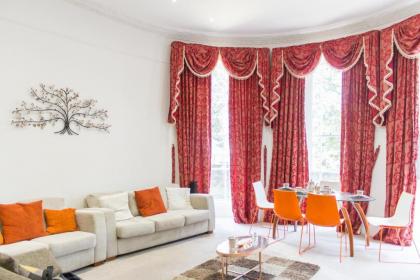 Larger Groups Apartment close to Excel CanaryWharf 02 with Parking
