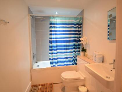Bright and Modern Bayswater Apartment - image 13