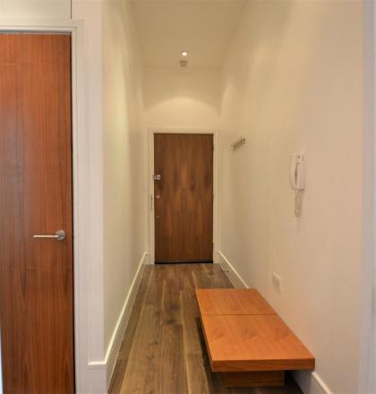 Bright and Modern Bayswater Apartment - image 14