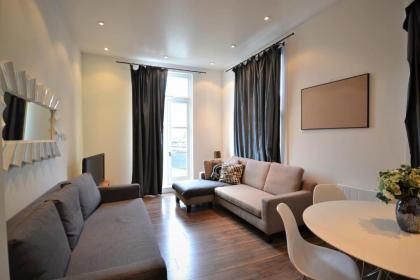 Bright and Modern Bayswater Apartment - image 4