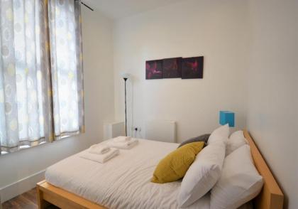 Bright and Modern Bayswater Apartment - image 8