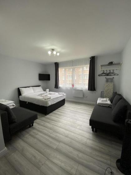 Citymax Aldgate Studios - image 15