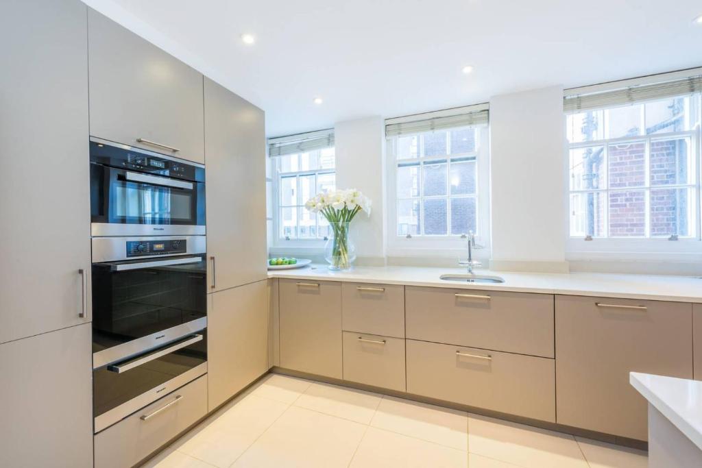 Basil Street Apartments - image 7