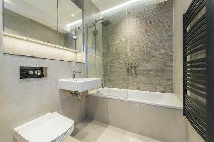 Two bedroom apartment on Chancery Lane - image 2