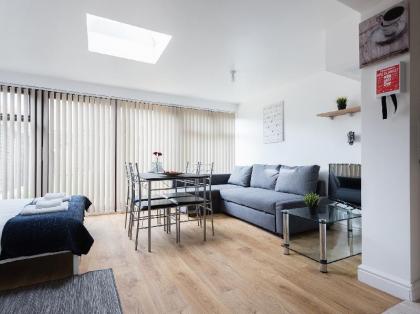 Canary Wharf Studios - image 9
