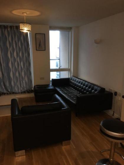 East London Apartment - image 2
