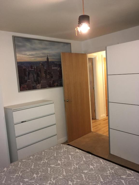 East London Apartment - image 3