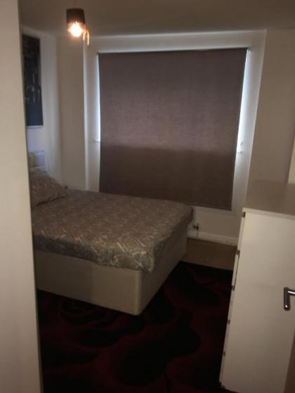 East London Apartment - image 6