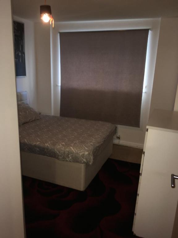 East London Apartment - image 6
