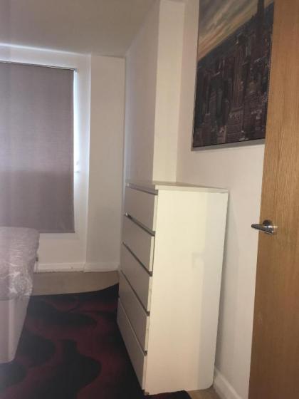 East London Apartment - image 7