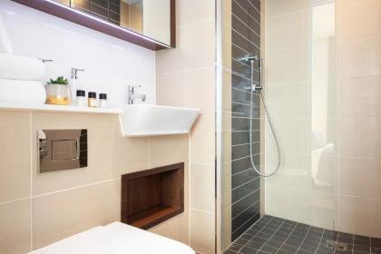 One Bedroom apartment in Aldgate - image 11