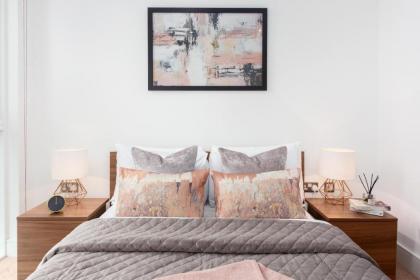One Bedroom apartment in Aldgate - image 15