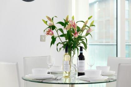 One Bedroom apartment in Aldgate - image 8
