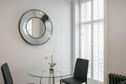 Urban Chic - Shaftesbury - image 15