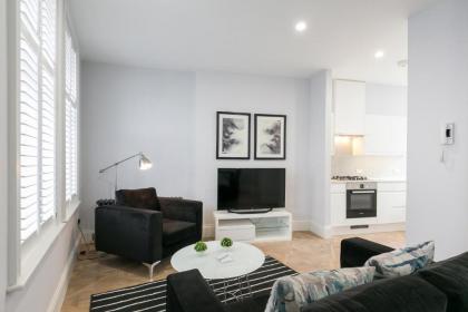 Urban Chic - Shaftesbury - image 19