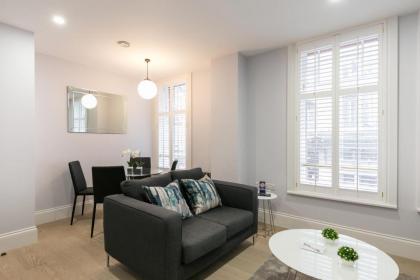 Urban Chic - Shaftesbury - image 4