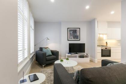 Urban Chic - Shaftesbury - image 6