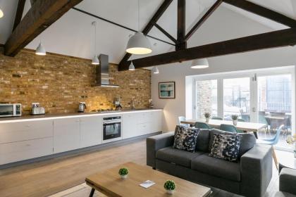 Urban Chic   Rathbone