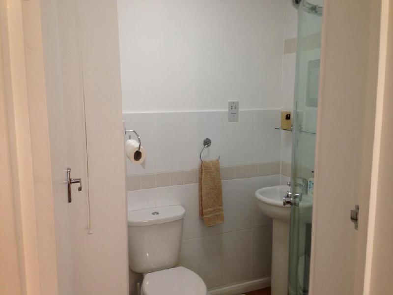 Apple House Guesthouse Heathrow Airport - image 5