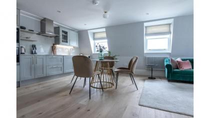 Royal Kensington Penthouse IX- 3 bed - image 3