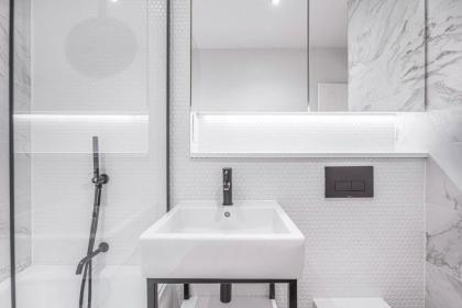 Royal Kensington - Standard 3 bed - image 19