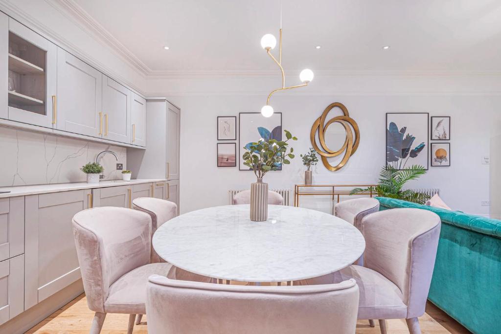 Royal Kensington - Standard 3 bed - image 2