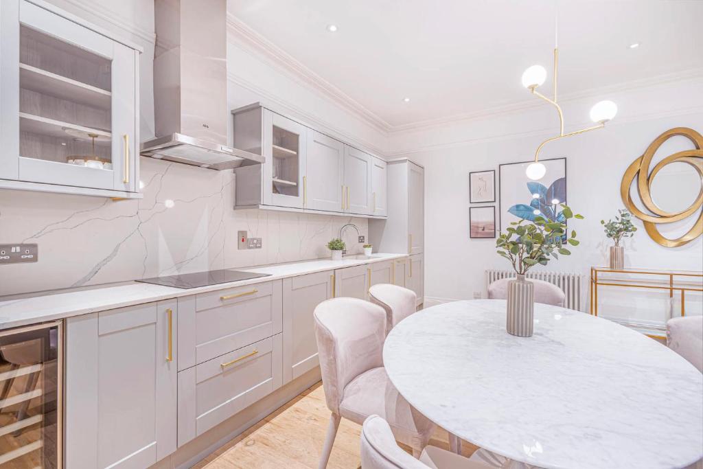 Royal Kensington - Standard 3 bed - image 6