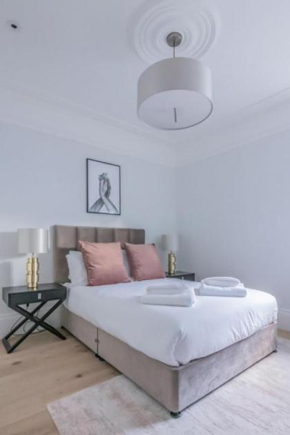 Royal Kensington - Premium 3 bed - image 18